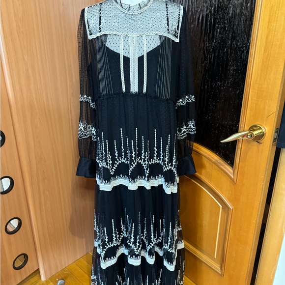 Zara Black and White embroidered Long Sleeve tule maxi Dress Sz XXL - Picture 3 of 16